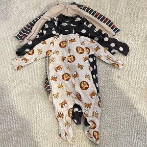 5 Pack of onesies from Old Navy!